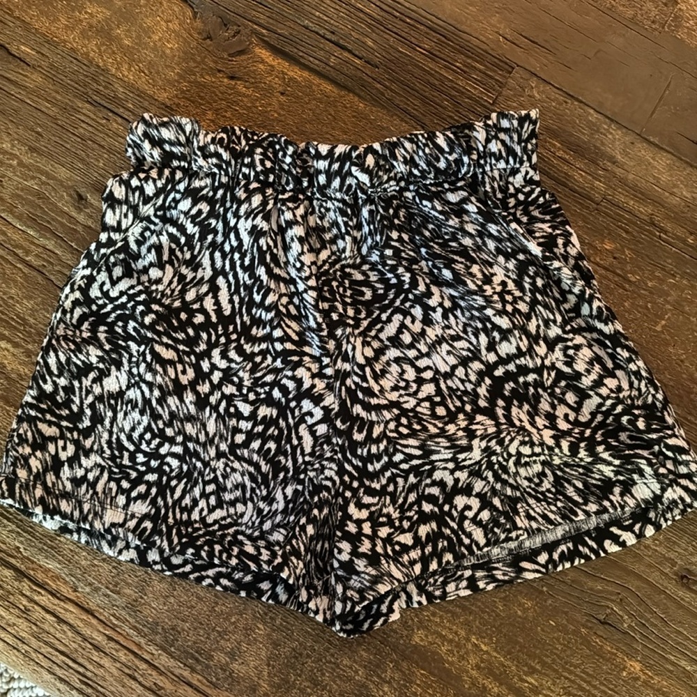 H&M Black and White Printed Women’s Shorts